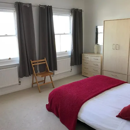 5 Hatfield Cresent *